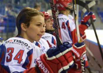 Женская сборная России по хоккею U18 переиграла Германию в серии буллитов