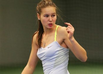 Вероника Кудерметова уступила Полин Пармантье в 1/16 турнира в Квебеке