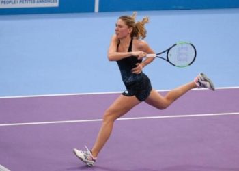 Екатерина Александрова вышла в финал турнира в Лиможе, обыграв Звонареву