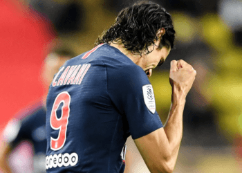 Хет-трик Кавани разрушил все надежды «Монако» в матче против ПСЖ