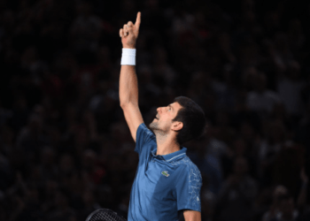 Джокович обыграл Федерера и в финале «Мастерса» в Париже сыграет с Хачановым