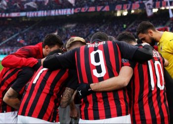 «Милан» впервые за 5 лет дома уступил «Фиорентине»