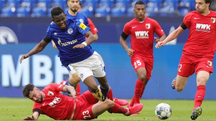 Шальке проигрывает Аугсбургу