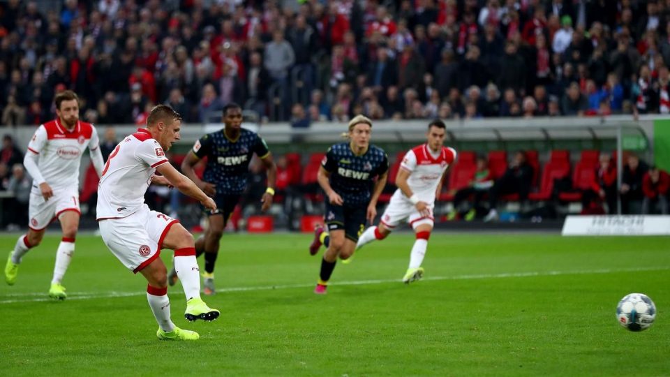 Фортуна забивает в ворота Кёльна